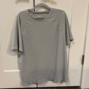 Alo Yoga Idol Performance Tee.  Size Large